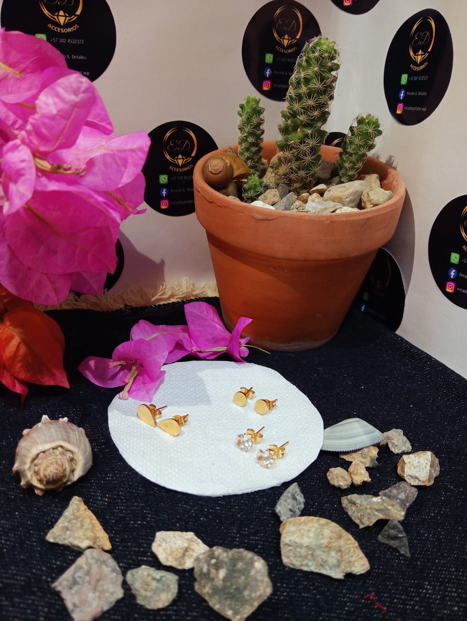 ✨ Colección “Mini Glam” – Aretes Dorados Minimalistas