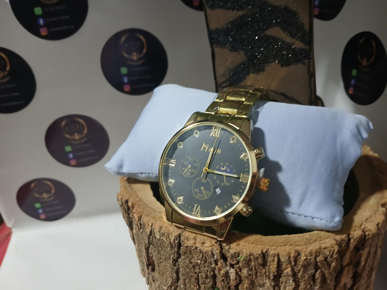 "Elegancia Crono - Reloj de Acero Estilo Ejecutivo"