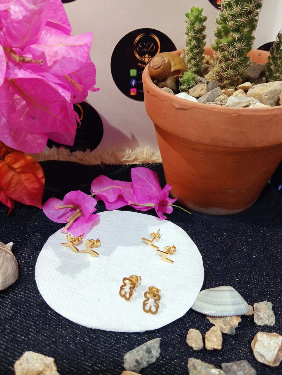 ✨ Colección “Mini Glam” – Aretes Dorados Minimalistas