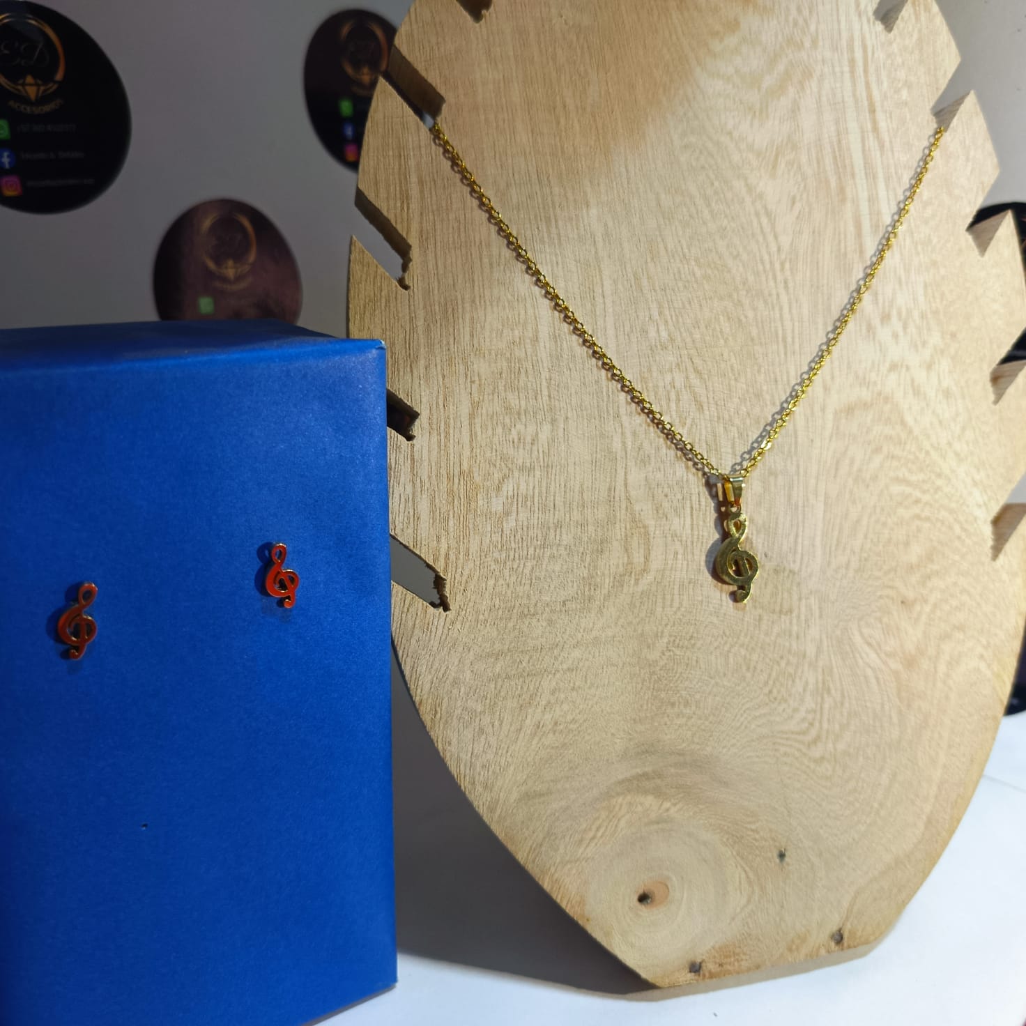 🎶 Set "Melodía Dorada" – Collar y Aretes Clave de Sol