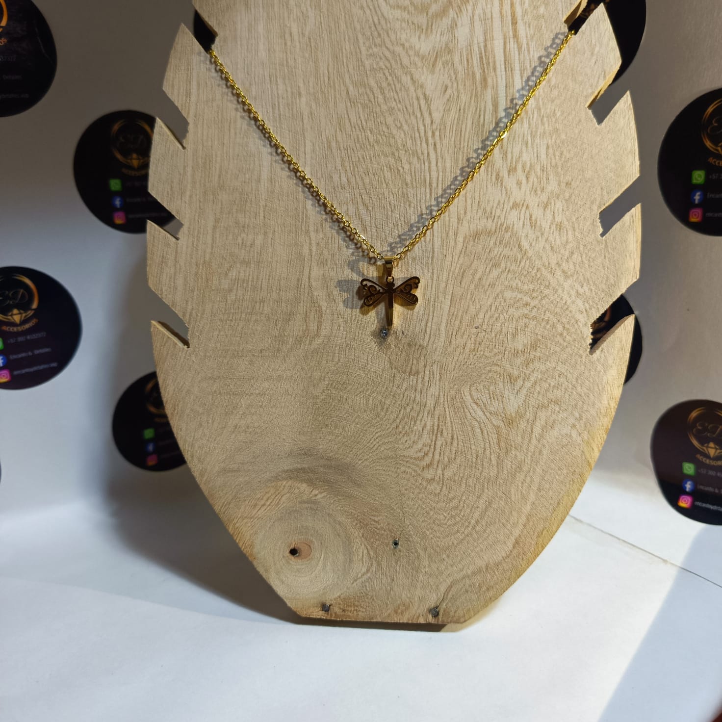 🦋 Set "Alma Libre" – Collar y Aretes de Libélula ✨