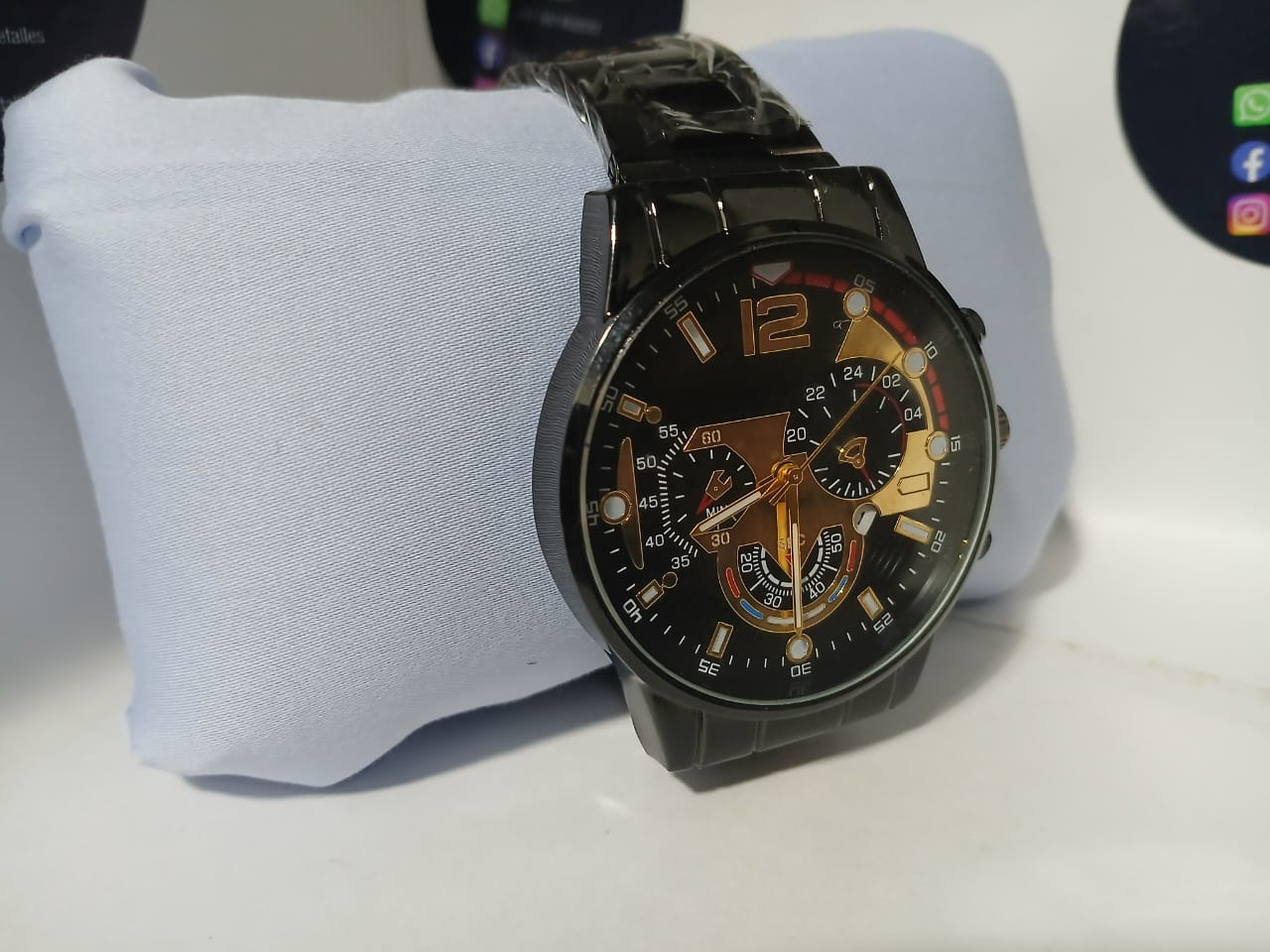 "Elegancia Crono - Reloj de Acero Estilo Ejecutivo"