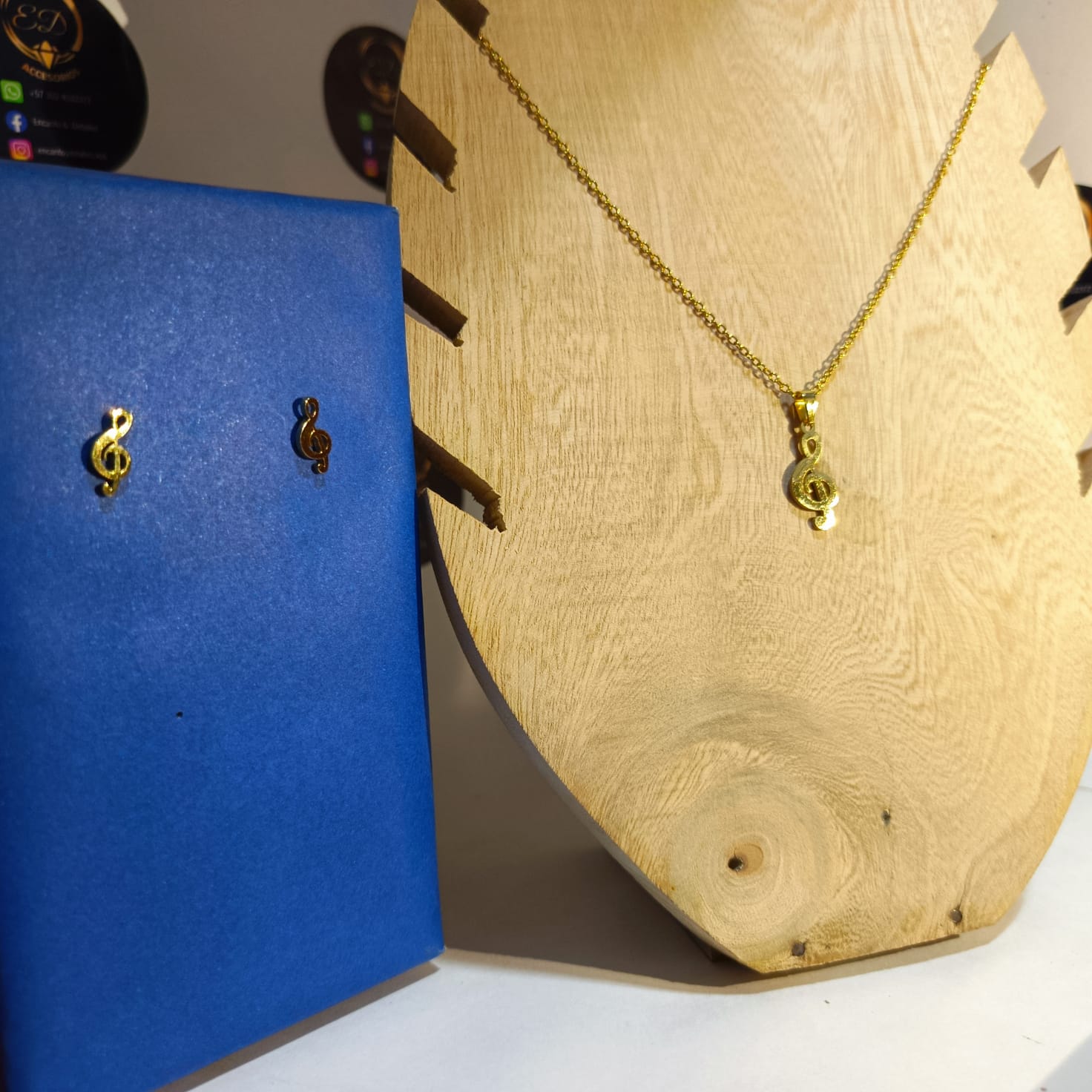 🎶 Set "Melodía Dorada" – Collar y Aretes Clave de Sol