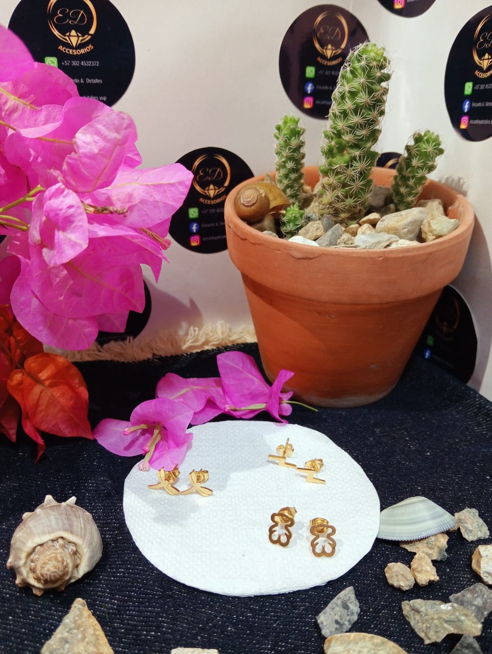 ✨ Colección “Mini Glam” – Aretes Dorados Minimalistas