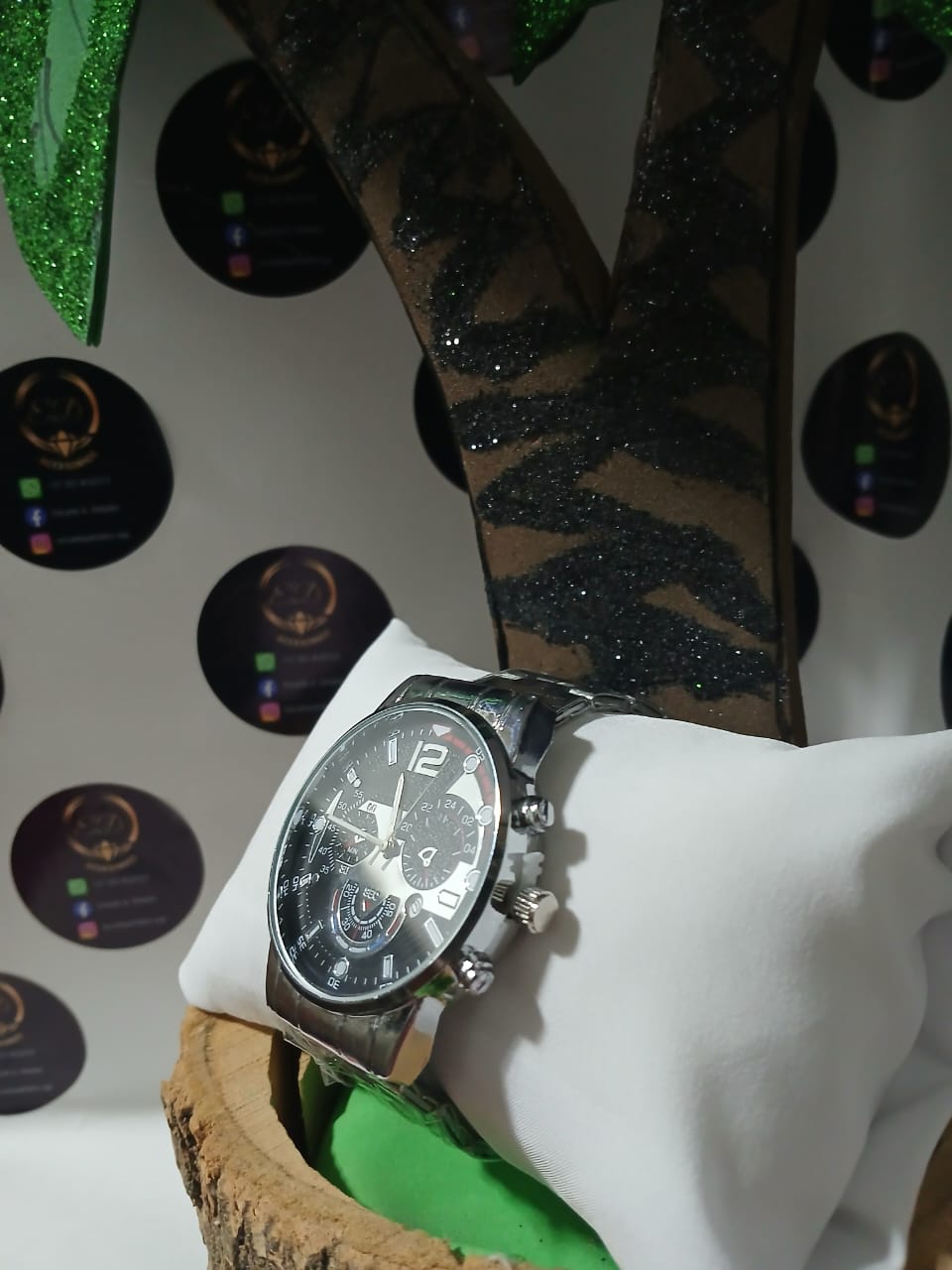 "Elegancia Crono - Reloj de Acero Estilo Ejecutivo"