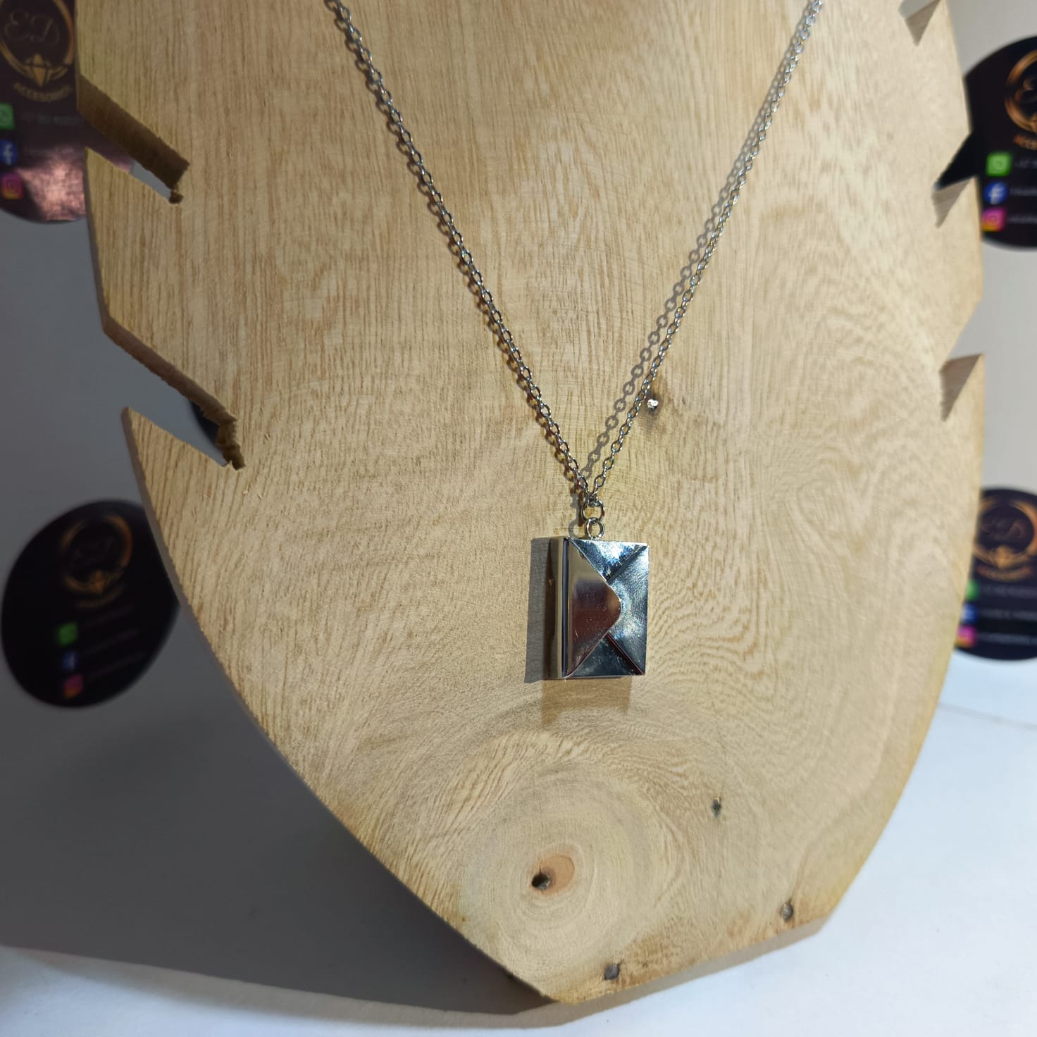 ✉️ Collar “Carta de Amor” – Llévalo Cerca del Corazón