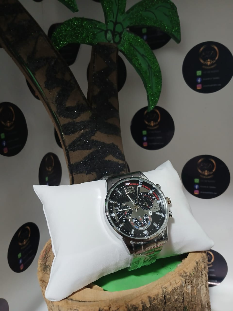 "Elegancia Crono - Reloj de Acero Estilo Ejecutivo"