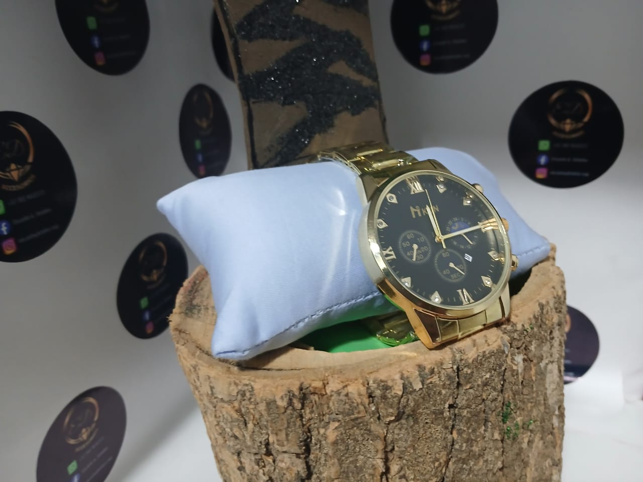"Elegancia Crono - Reloj de Acero Estilo Ejecutivo"